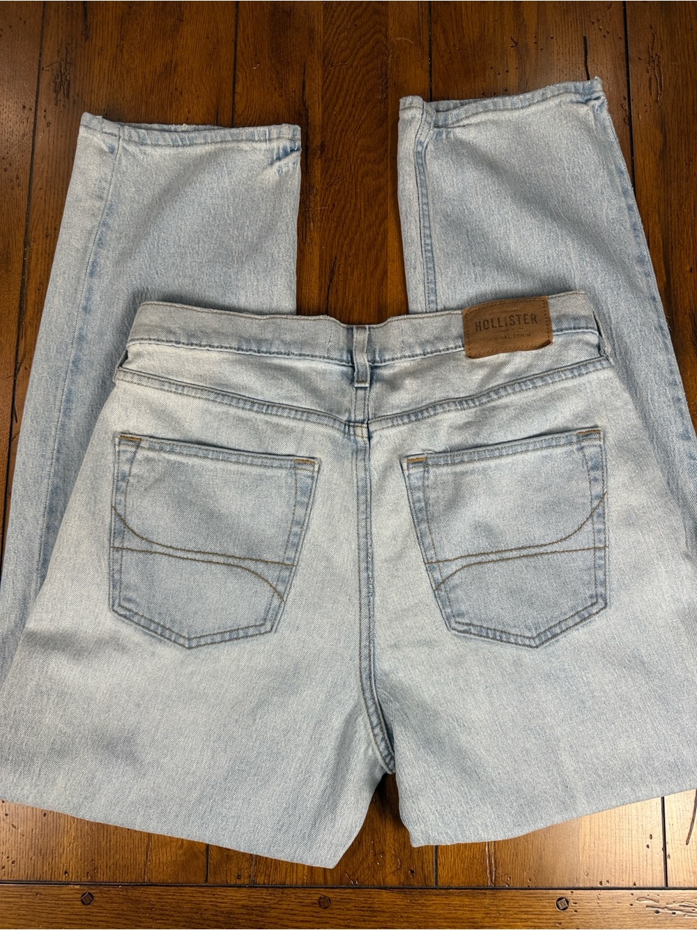 Hollister Light Wash Relaxed Men’s Jeans
